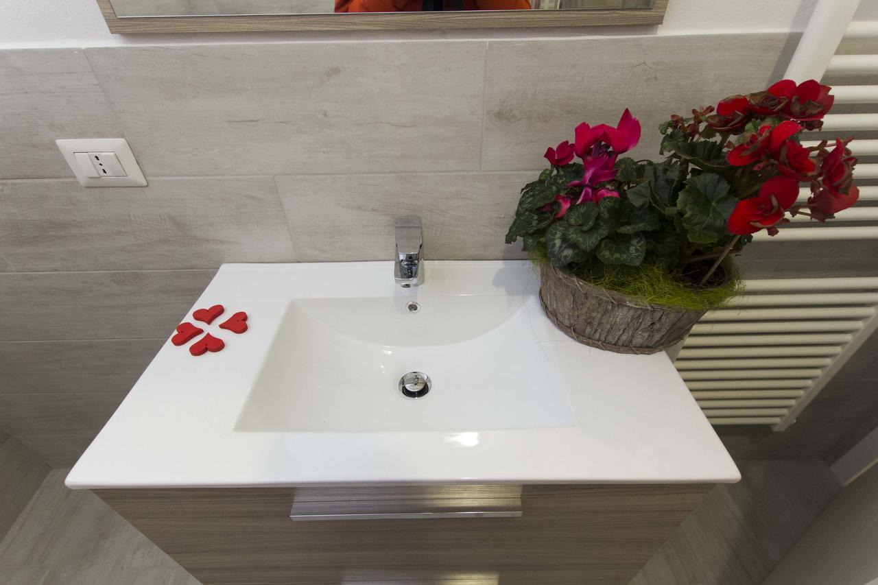 Casa Madali' - Nel Borgo Apartment Marone Luaran gambar